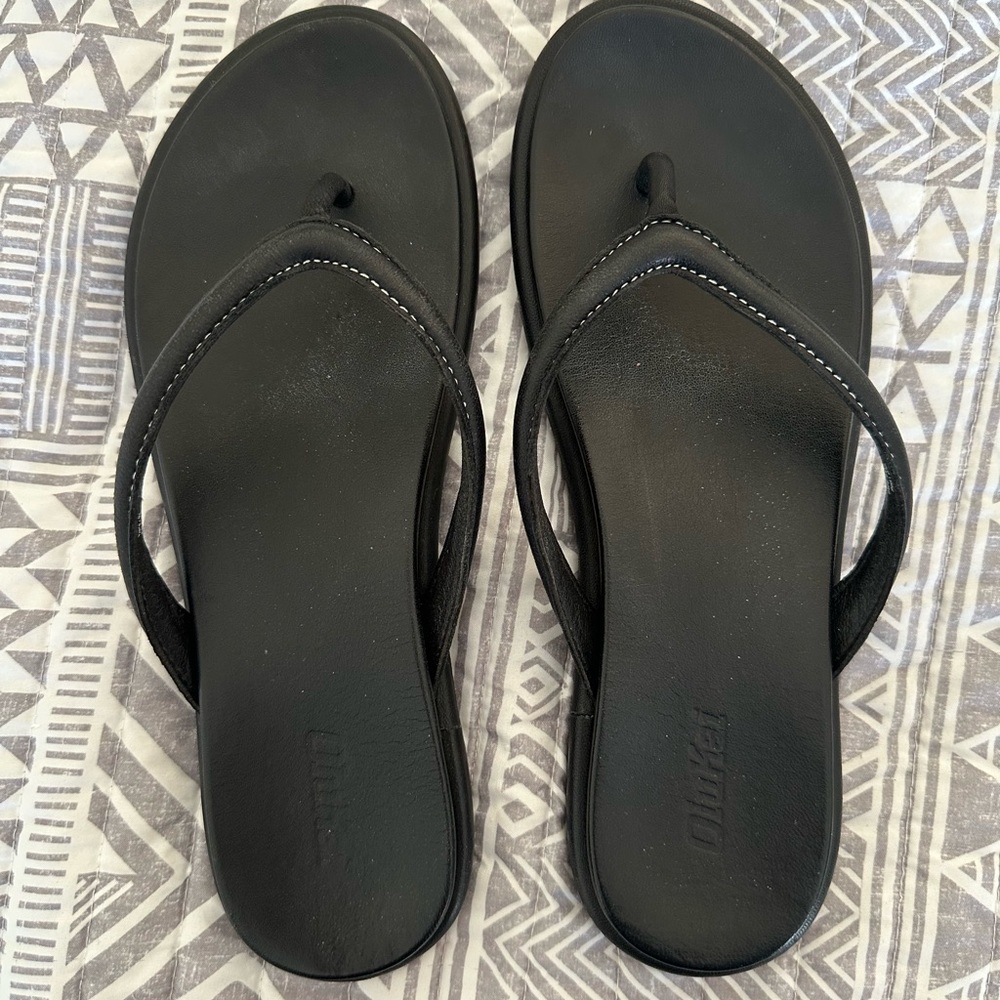 OluKai Women's Black Sandals